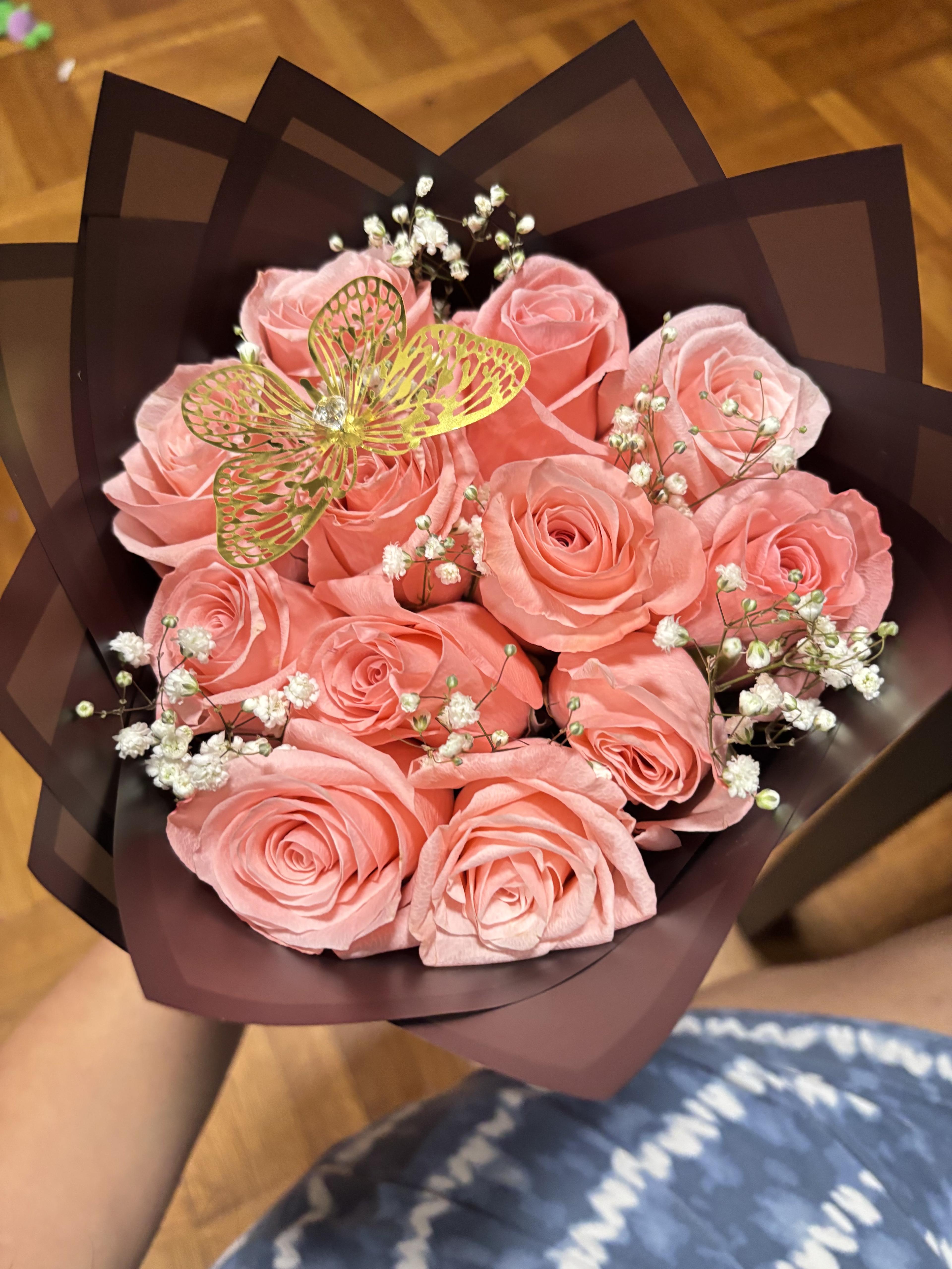 Ramo de 12 rosas coral