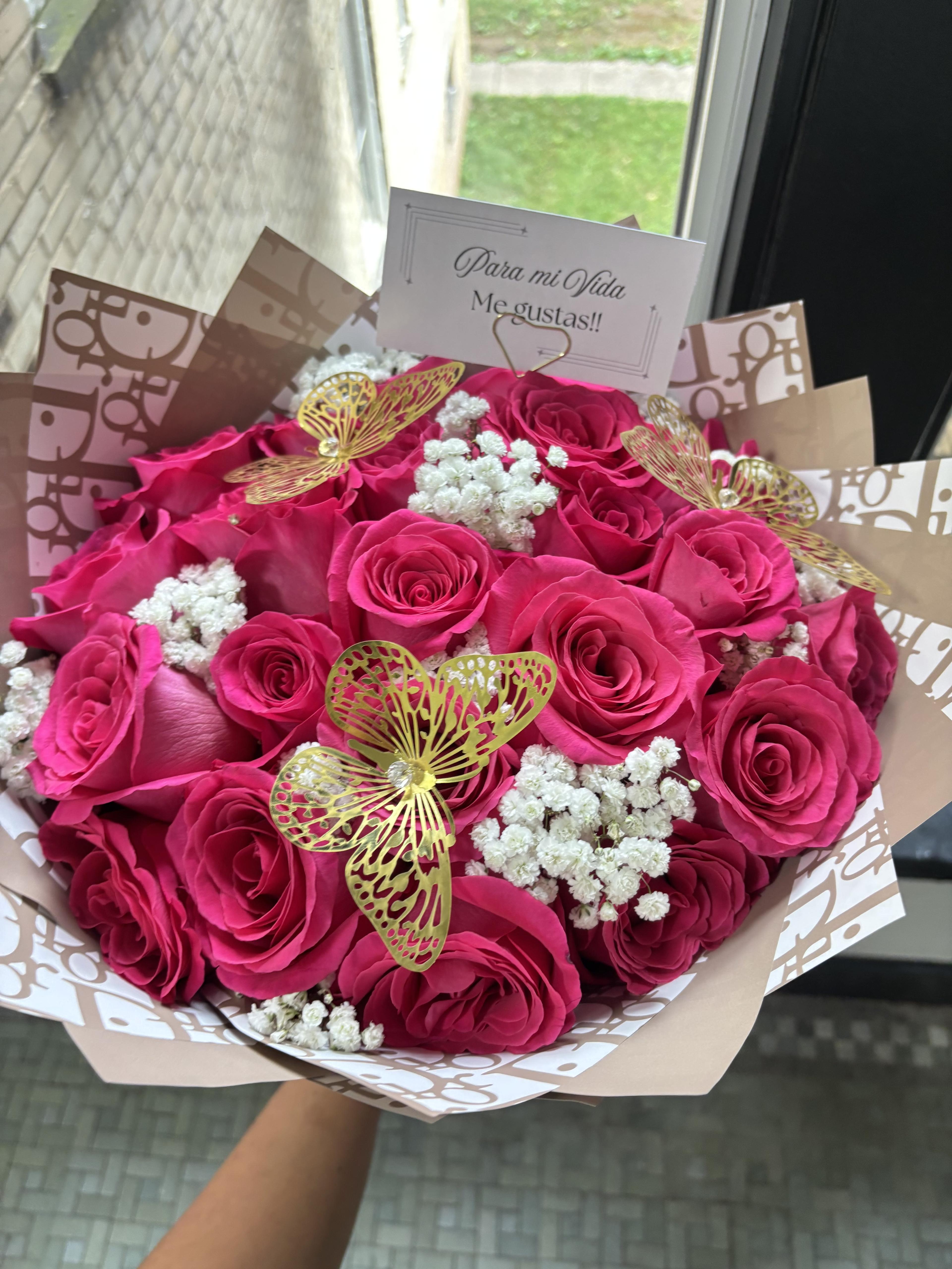 Ramo de 24 rosas fucsia